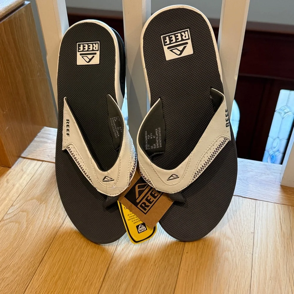 REEF men’s Fanning Low Flip Flop Sandals With Bottle Opener